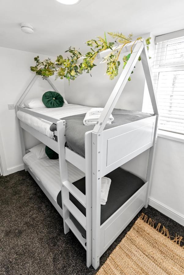 블랙풀 The Treehouse At The Hideaway Stamp Sa 빌라 외부 사진